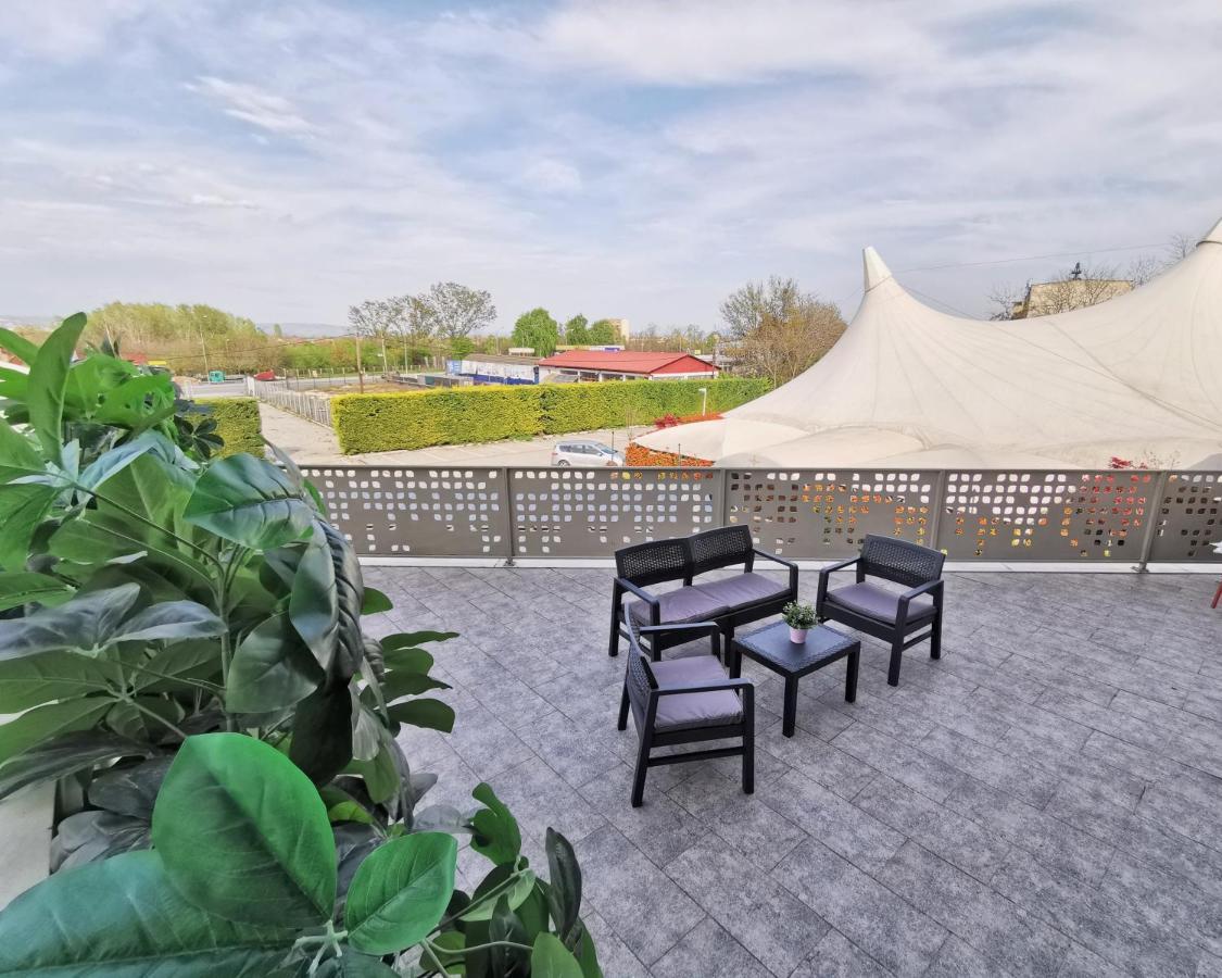 Guest Rooms Denicija Skopje Ngoại thất bức ảnh